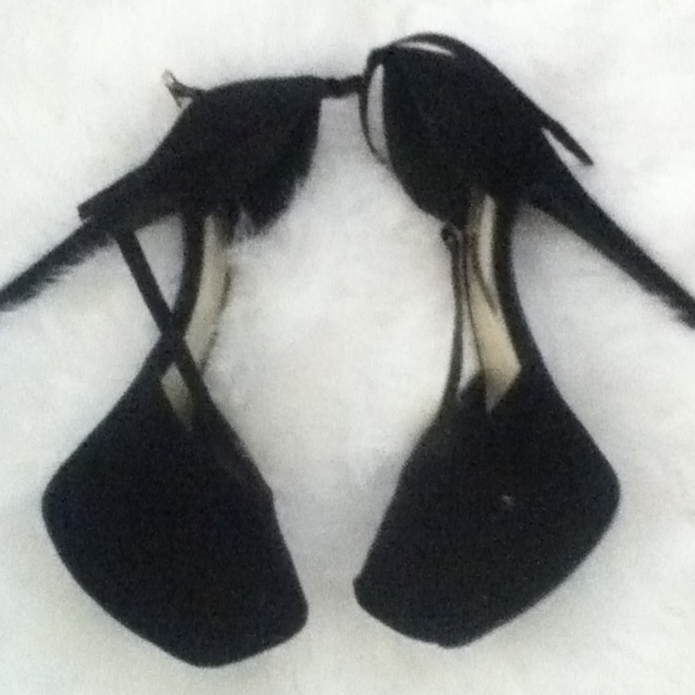 Black 6" inch heels (justfab)